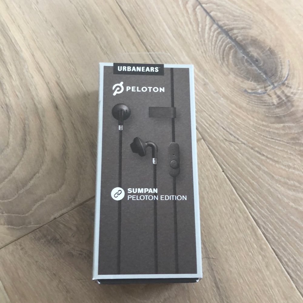 NIB Pelaton Sumpan UrbanEars headphones